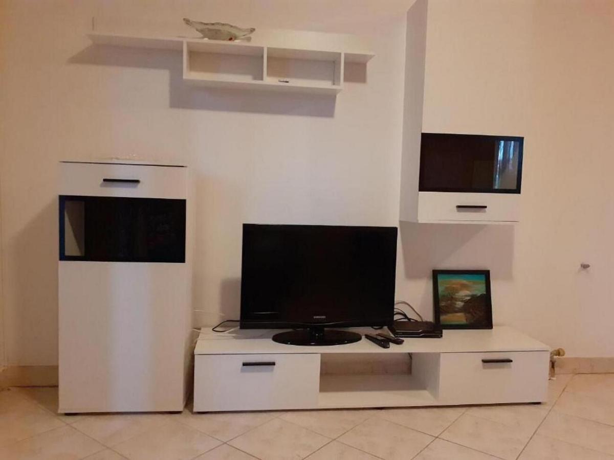 לופאר Apartments Rajka מראה חיצוני תמונה