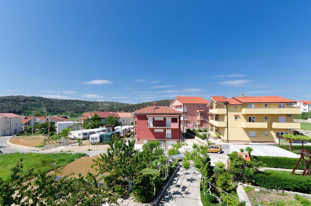 לופאר Apartments Rajka מראה חיצוני תמונה