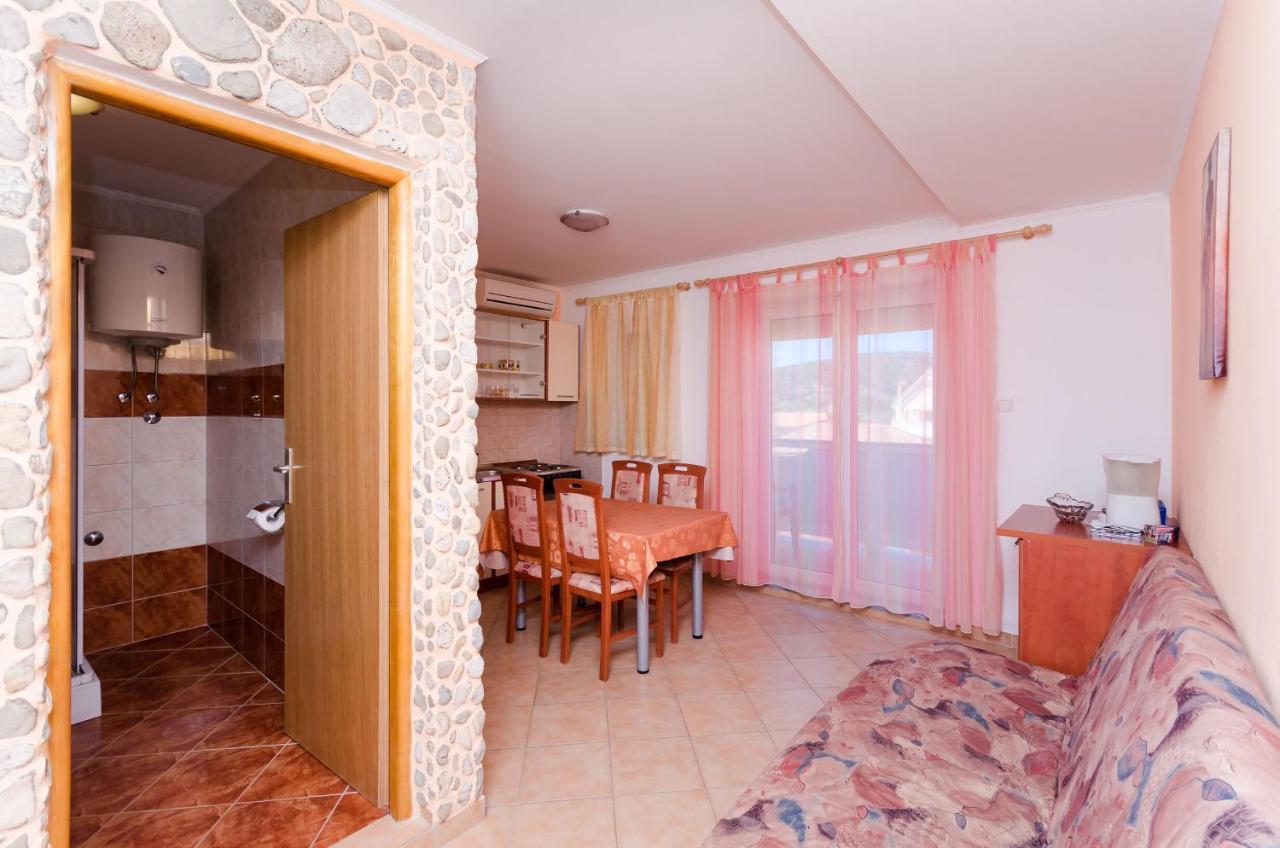 לופאר Apartments Rajka מראה חיצוני תמונה