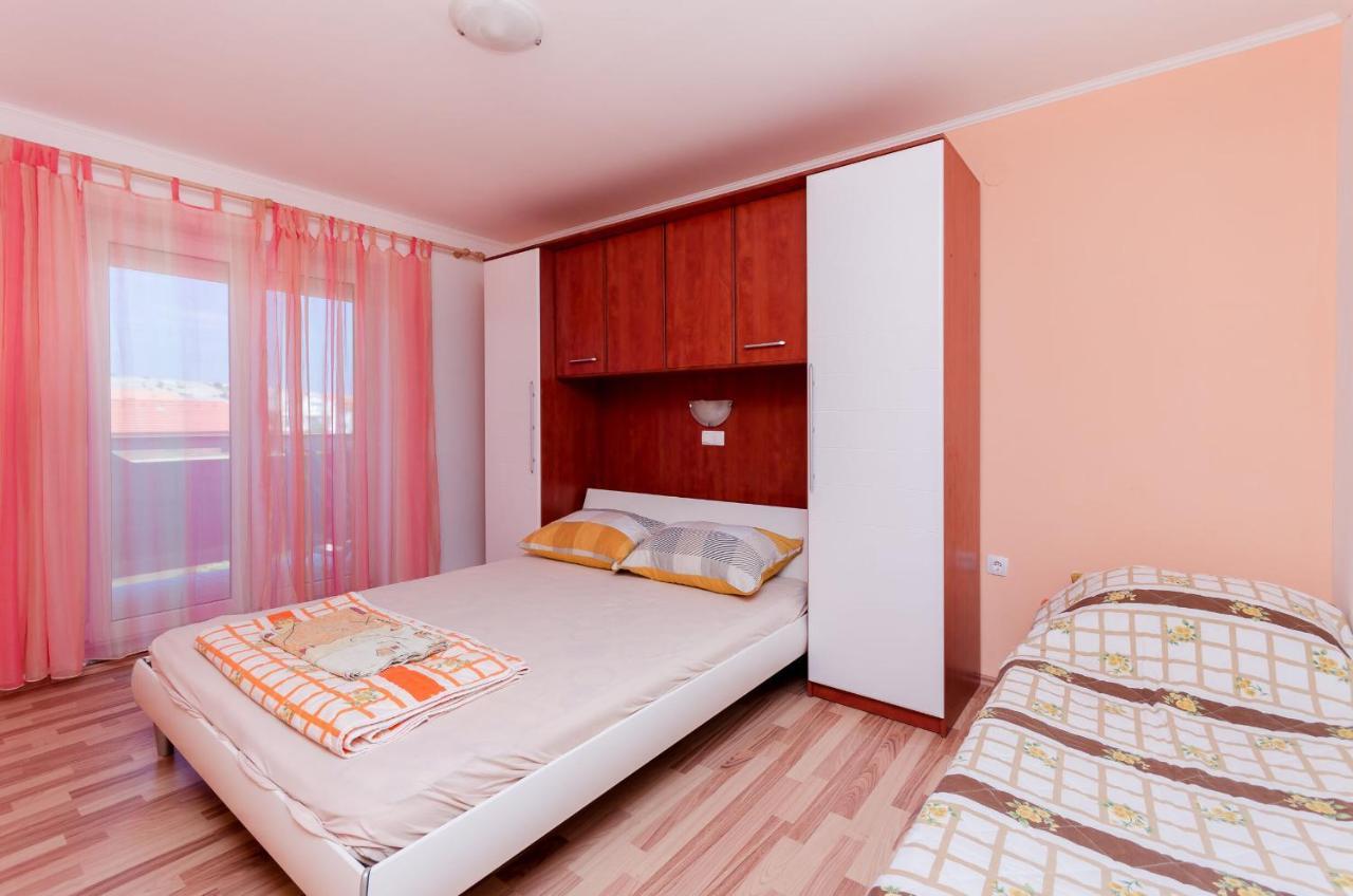 לופאר Apartments Rajka מראה חיצוני תמונה
