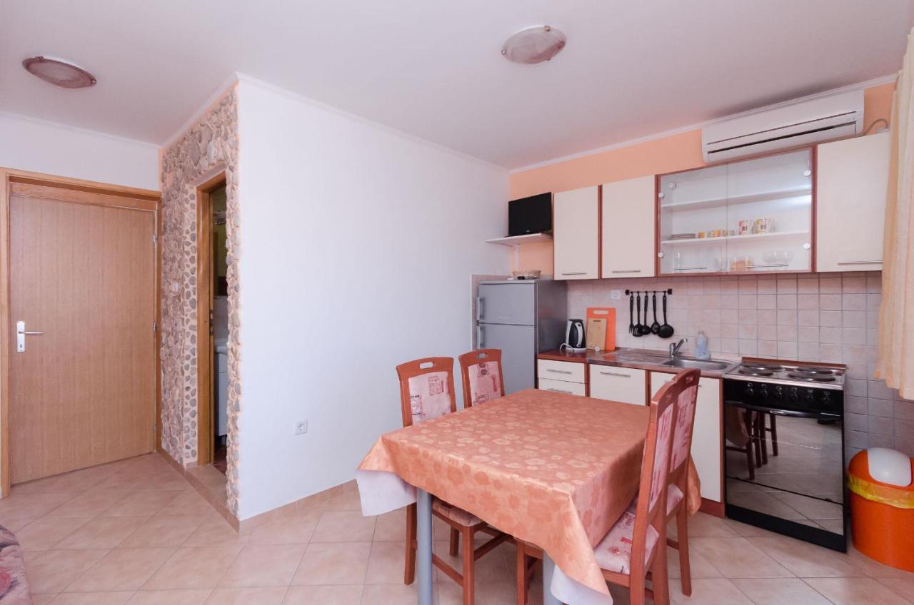 לופאר Apartments Rajka מראה חיצוני תמונה