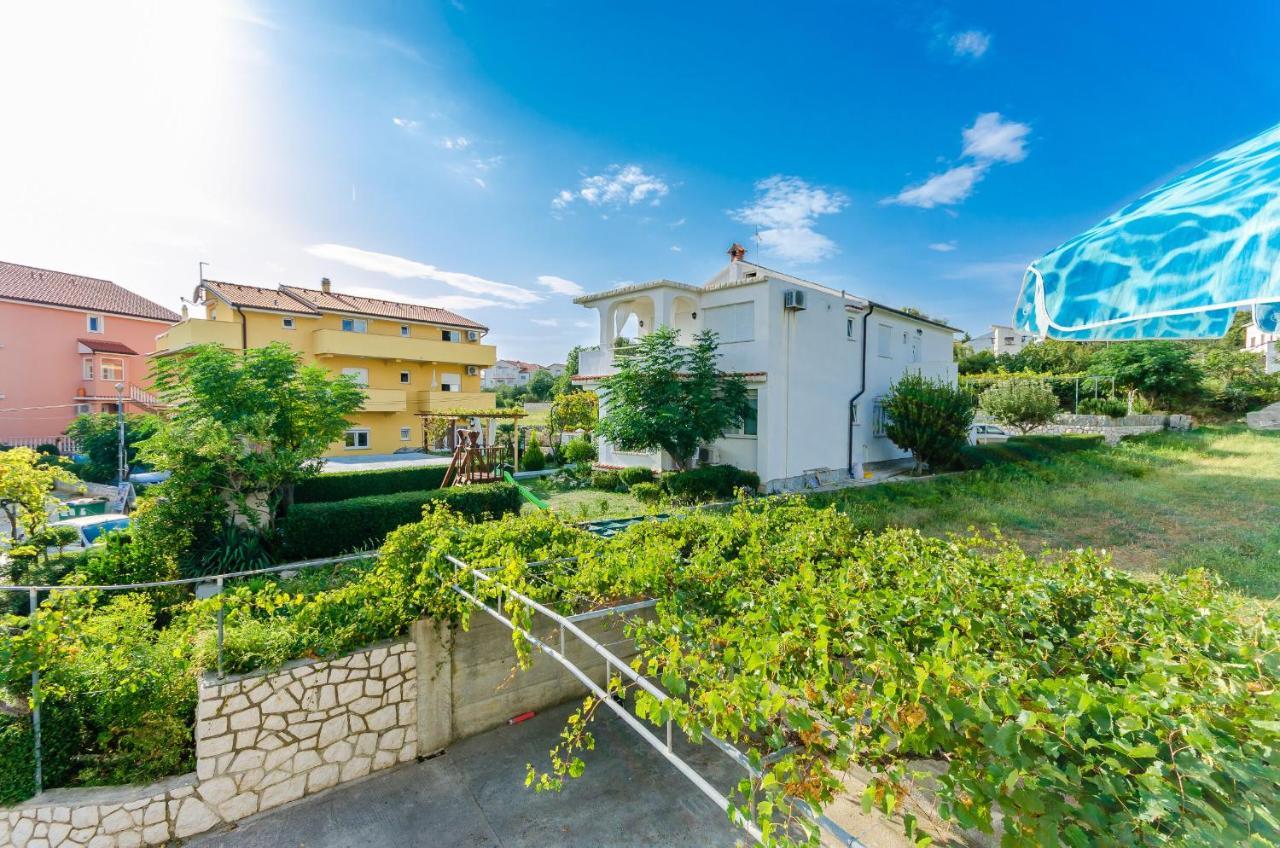 לופאר Apartments Rajka מראה חיצוני תמונה