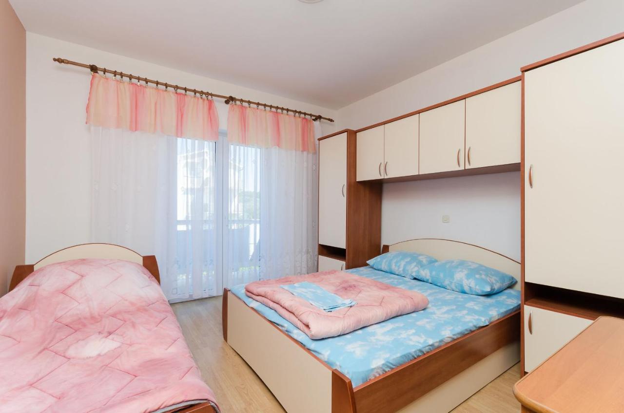 לופאר Apartments Rajka מראה חיצוני תמונה