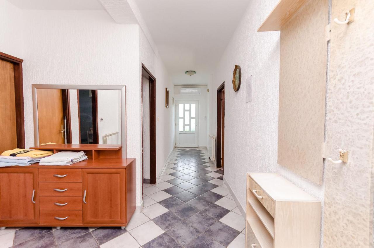 לופאר Apartments Rajka מראה חיצוני תמונה