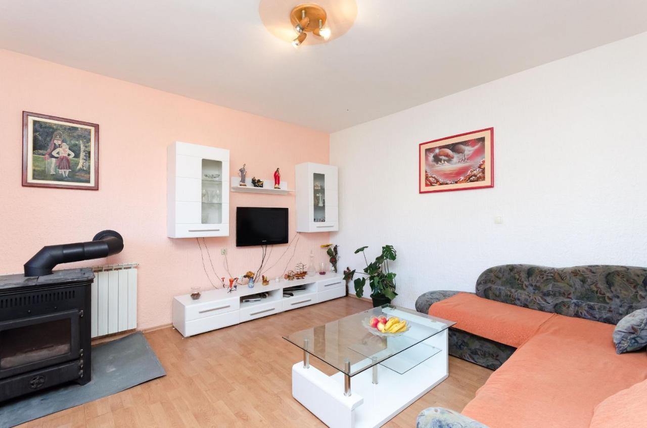 לופאר Apartments Rajka מראה חיצוני תמונה