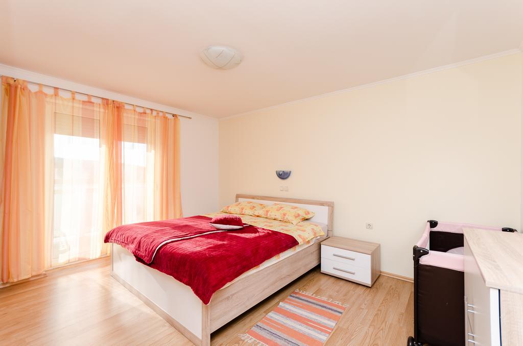 לופאר Apartments Rajka מראה חיצוני תמונה