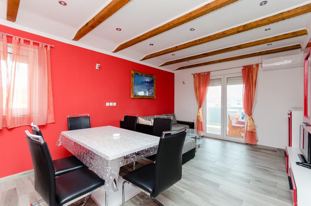 לופאר Apartments Rajka מראה חיצוני תמונה