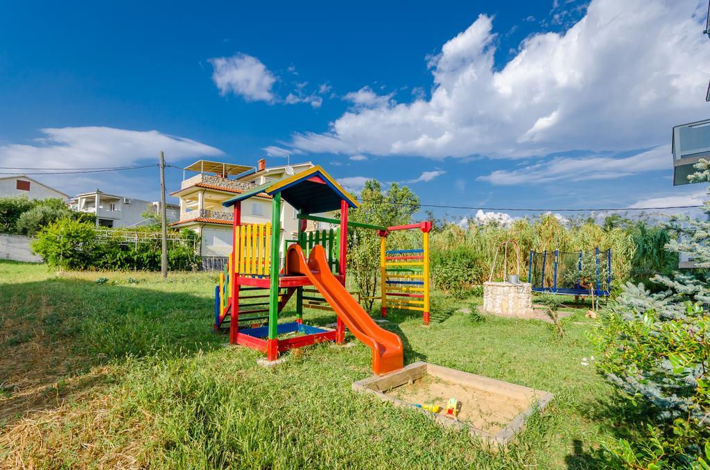 לופאר Apartments Rajka מראה חיצוני תמונה