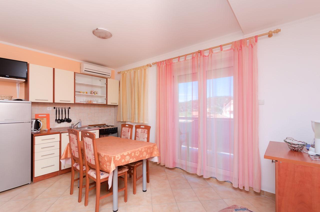 לופאר Apartments Rajka מראה חיצוני תמונה