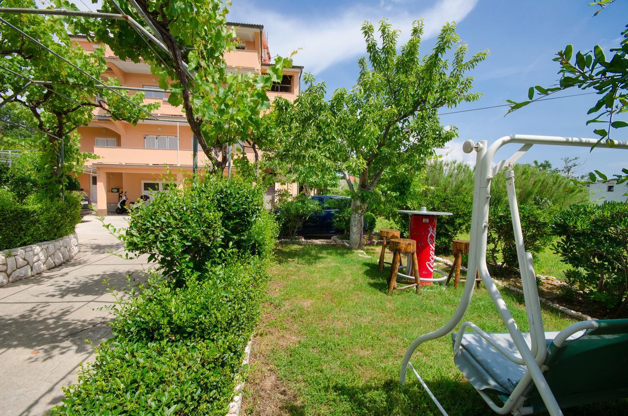 לופאר Apartments Rajka מראה חיצוני תמונה