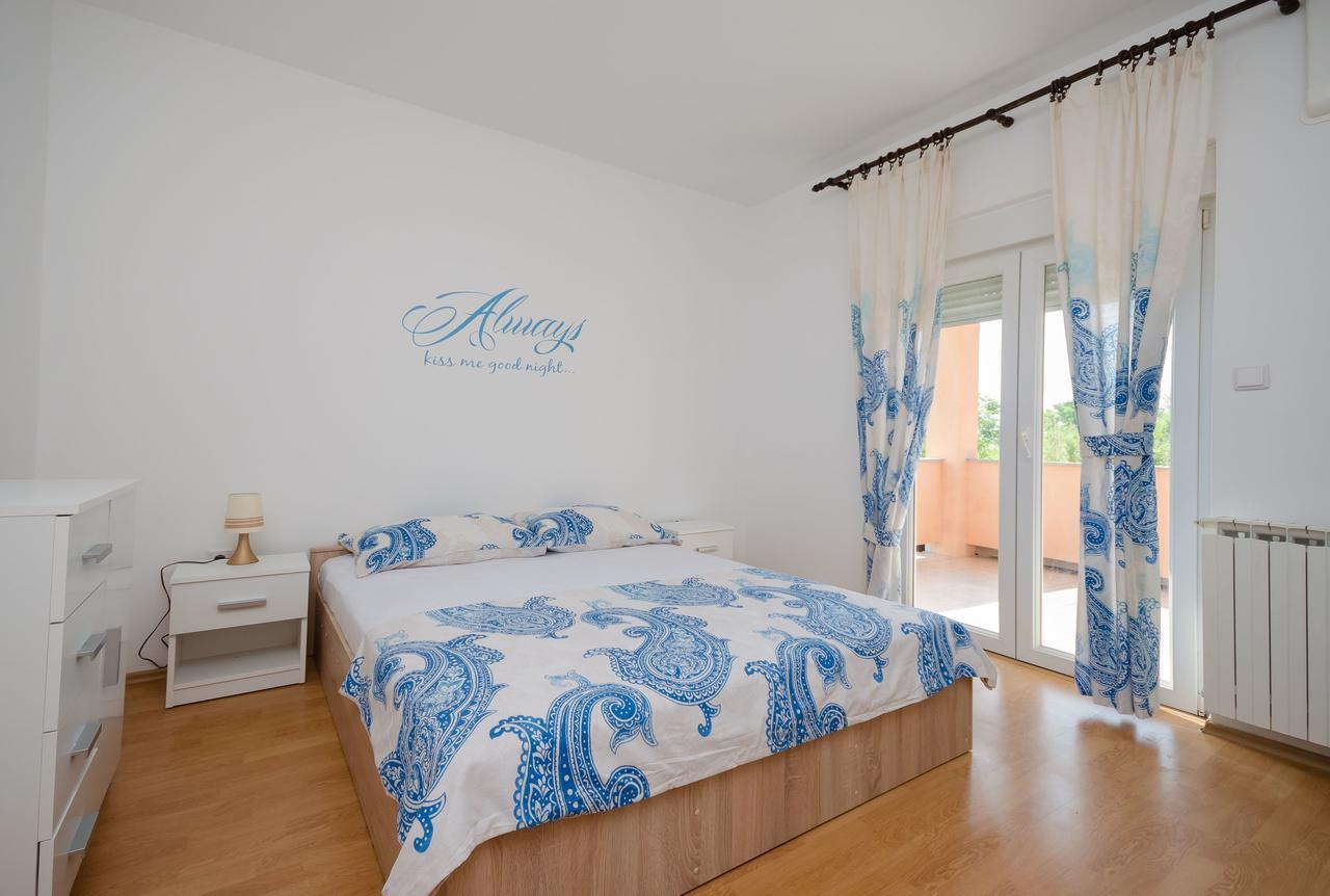 לופאר Apartments Rajka מראה חיצוני תמונה