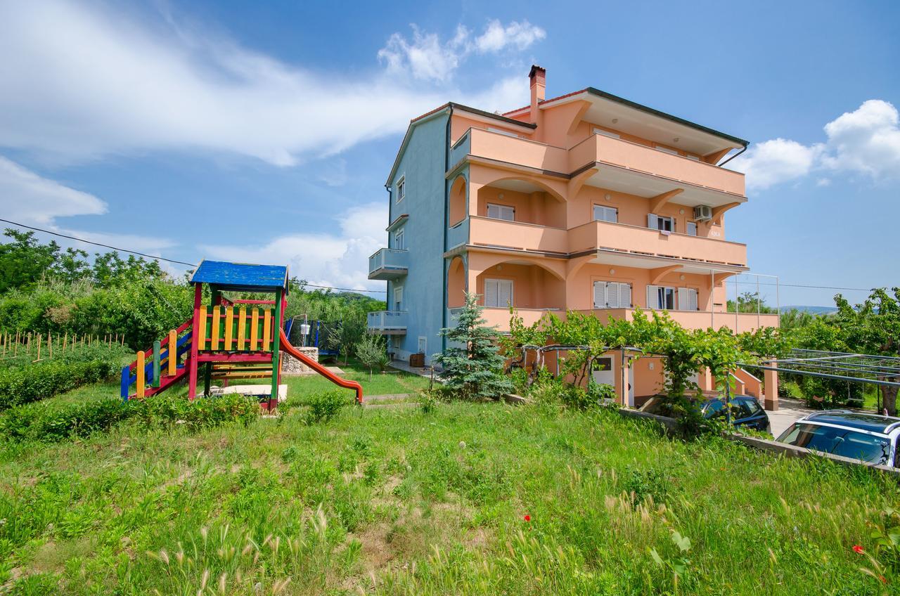 לופאר Apartments Rajka מראה חיצוני תמונה