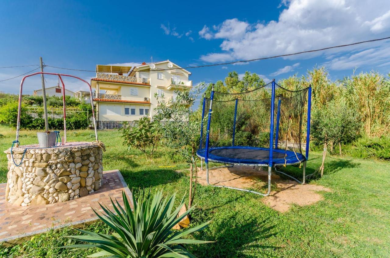לופאר Apartments Rajka מראה חיצוני תמונה